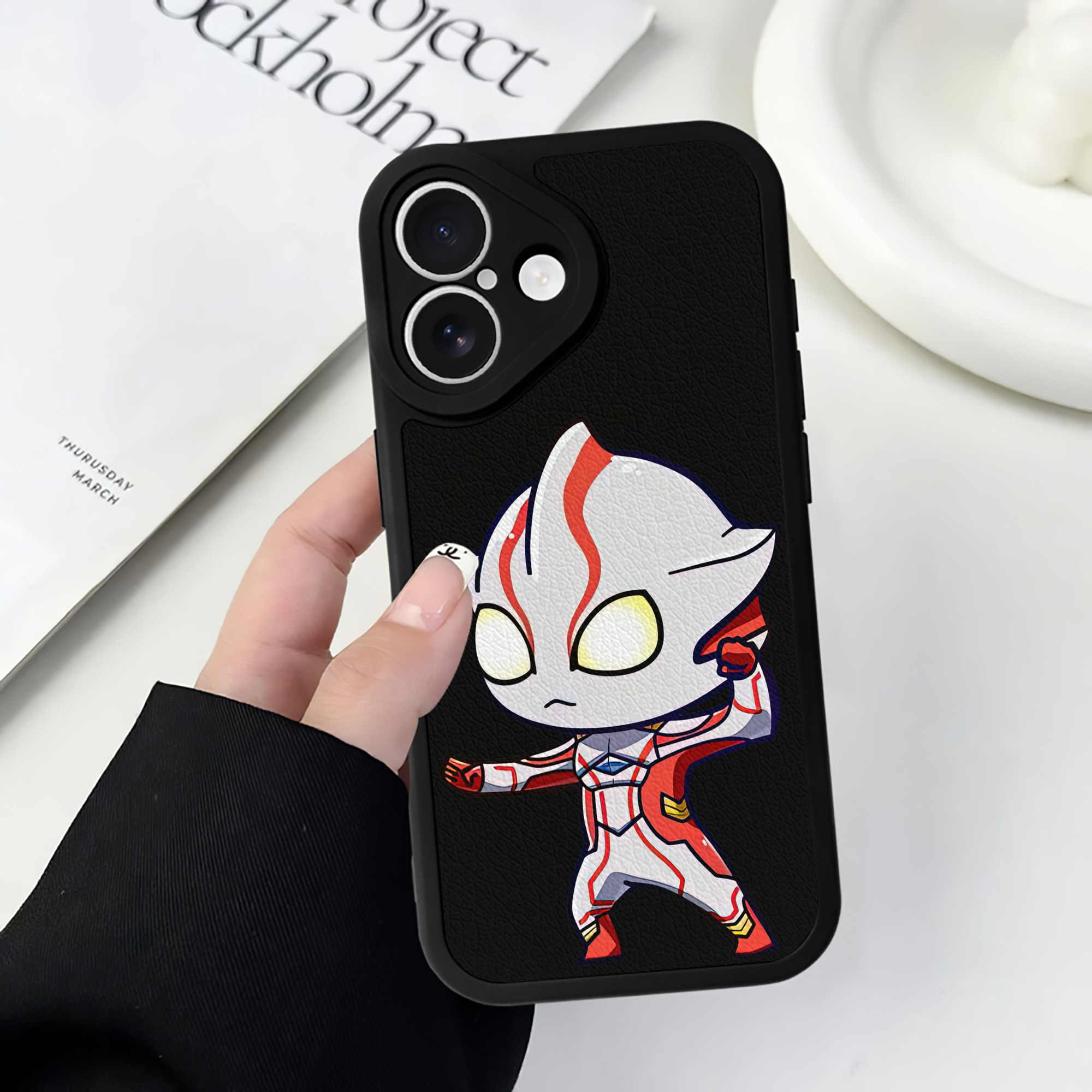 （画像用） ウルトラマン Ultraman 【iPhone 16シリーズ対応】シリコンスマホケース（レザー調） 材質：シリコン